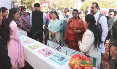 NEWS : नीमच के टाउन हॉल में हुआ ये खास कार्यक्रम, तो अवलोकन करने पहुंची प्रभारी मंत्री सुश्री भूरिया, जैविक हाट बाजार और प्रदर्शनी की कुछ यूं की सराहना, पढ़े खबर