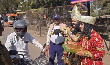 BIG NEWS : नीमच की सड़कों पर उतरे यमराज, वाहन चालकों को नियमों के प्रति किया जागरूक, तो यातायात थाना परिसर में इस शिविर का भी आयोजन, पुलिस ने आमजन को दिया ये बड़ा मैसेज, पढ़े खबर