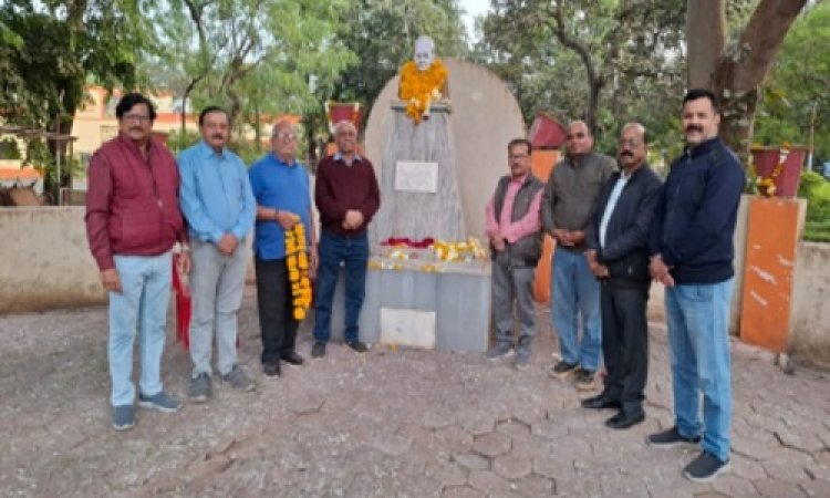 NEWS : पंडित शिवनारायण गौड़ की पुण्यतिथि पर कृति संस्था ने दी श्रद्धांजलि, नीमच विकास और साहित्यिक योगदान को किया याद, पढ़े खबर