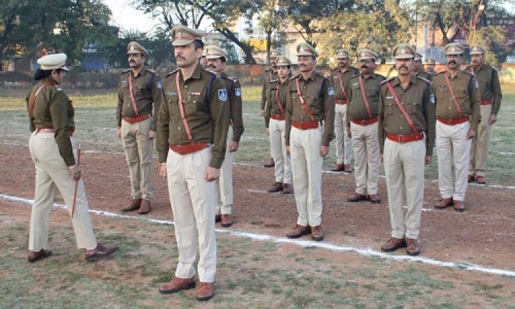 NEWS : गरोठ एएसपी ने किया जनरल परेड का निरीक्षण, और ली सलामी, इन कर्मचारियों को गणवेश में सुधार करने के दिए निर्देश, पढ़े खबर