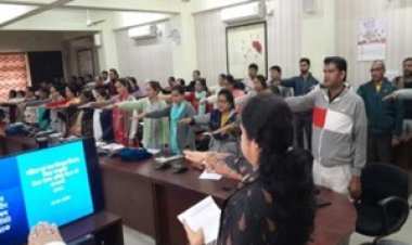 NEWS- राष्ट्रीय मतदाता दिवस पर कलेक्टर श्रीमती अदिति गर्ग ने अधिकारियों को दिलाई शपथ, पढ़े खबर