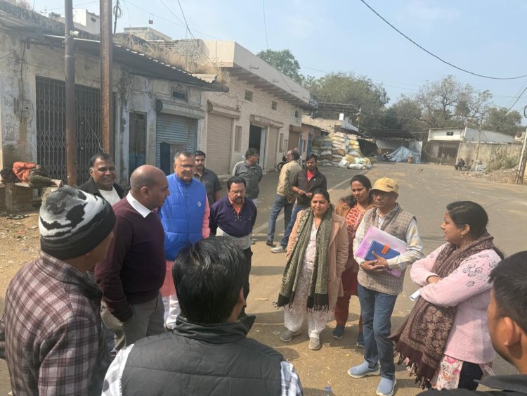 BIG NEWS : पहले हुई ये शिकायत,फिर अफसर मौके पर! नीमच मंडी में SDM की दबिश से हिल गया सिस्टम,औचक निरीक्षण में खुली मंडी की अव्यवस्था की पोल, सुधार नहीं हुआ तो कार्रवाई के संकेत, पढ़े ये खबर