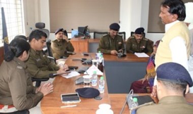 NEWS - मंदसौर जनसुनवाई में पुलिस अधीक्षक ने सुनी 25 शिकायते, दिए त्त्वरित व विधिसंगत निराकरण के निर्देश, पढ़े खबर
