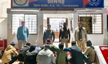 BREAKING NEWS: जुए के खिलाफ शामगढ़ पुलिस का एक्शन,दी तीन जगह दबिश,जुआ खेलते 11 आरोपीयो को किया गिरफ्तार,किए 7,750 रुपये जब्त,पढ़े खबर