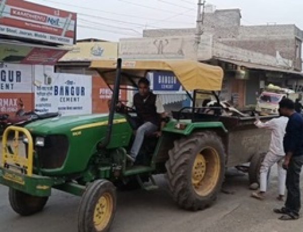 BIG NEWS: नगर परिषद की लापरवाही से सड़क पर घंटों खड़ी रही मृत पशु वाहन ट्रॉली, यातायात हुआ ठप,तो पूर्व मंडल अध्यक्ष ने दिखाई तत्तपरता,निजी प्रयास से खुलवाया रास्ता,पढ़े खबर