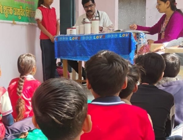 NEWS:ग्राम अरनिया माली में आयुष विभाग का निःशुल्क आयुर्वेद शिविर सम्पन्न, 35 विद्यार्थियों ने लिया लाभ, पढ़े खबर