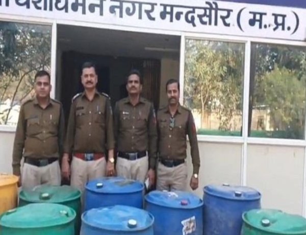 BIG NEWS: मंदसौर में ड्रग्स फैक्ट्री का भंडाफोड़,किराये पर मकान और उसमे चलाया नशे का काला खेल,आया सुपुर्दगी का आवेदन तो खुला राज,ताला तोड़ते ही ड्रमों से उठी जहरीली गंध,ड्रग्स केमिकल जब्त कर श्रेयांश मोगरा को किया गिरफ्तार,पढ़े पूरी खबर