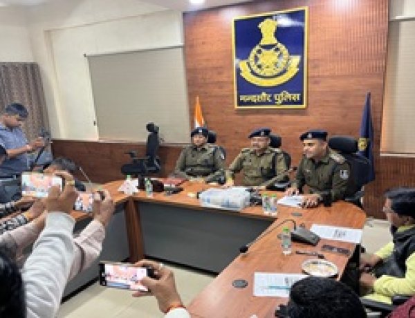 BIG BREAKING: ‘पलंग पेटी में दम घुटने’ की कहानी निकली झूठी,भय्यु लाला उर्फ वाहीद की गोली मारकर हत्या, एसआईटी ने किया पर्दाफाश साक्ष्यों से छेड़छाड़ के आरोप में 2 गिरफ्तार, पत्नी रुकसाना फरार, अवैध पिस्टल जब्त, पढ़े खबर