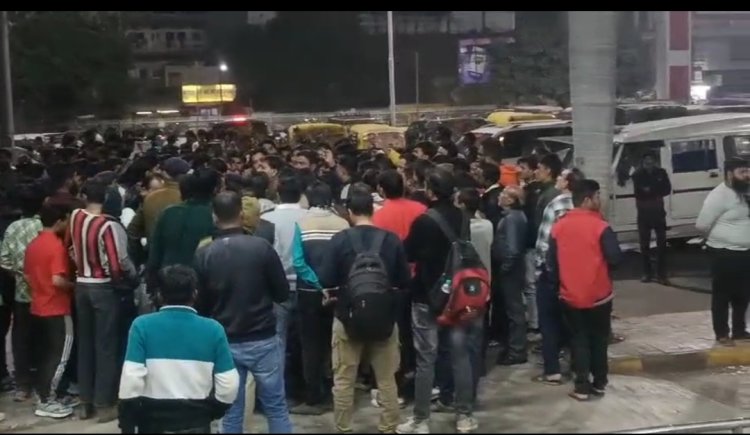 BIG NEWS: ट्रेन में शर्मनाक वारदात, बालिका से छेड़छाड़ पर भड़का नागदा, पुलिस को संभालना पड़ा मोर्चा, पढ़े खबर