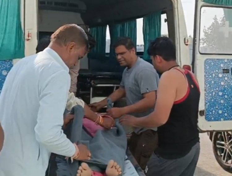 BIG NEWS: मनासा के परोंत पिपलिया में अचानक मची अफरा तफरी, ज़ब किया राहगीरों पर मधुमक्खियों के झुंड ने अटेक ,4घायल,तो 3 की हालत बनी गंभीर,ये हुए जिला अस्पताल रेफर, बना क्षेत्र मे दशहत का माहौल,पढ़े खबर