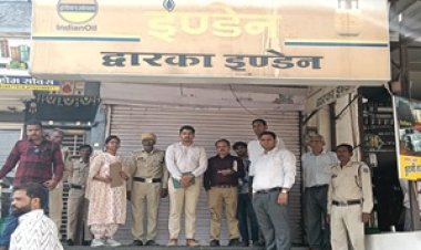 BIG NEWS: मंदसौर प्रशासन का गैस माफिया पर तगड़ा प्रहार,दोगुनी कीमत पर ब्लैक में बिक रहे थे सिलेंडर, द्वारका इण्डेन एजेंसी पर छापा… मौके पर ही सील!”, पढ़े खबर