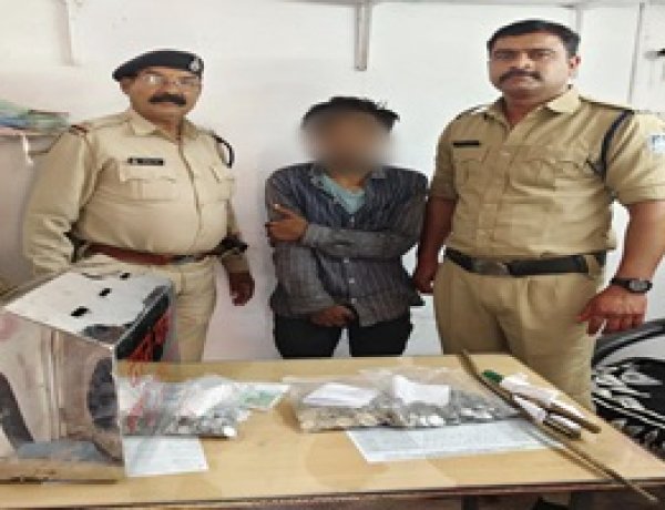 BIG NEWS: मंदसौर में आस्था पर वार! जगदीश मंदिर, गणपति मंदिर में चोरी करने वाला शातिर गिरफ्तार, भगवान के चांदी के मुकुट-गदा और दानपेटियां बरामद, पढ़े खबर