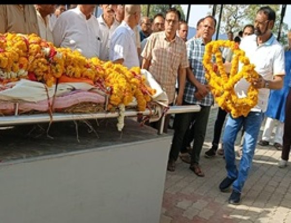 NEWS :  मनासा ने खोया अपना स्तंभ, वरिष्ठ अधिवक्ता घनश्याम विजयवर्गीय का निधन, गार्ड ऑफ ऑनर के साथ दी अंतिम विदाई, पढ़े खबर