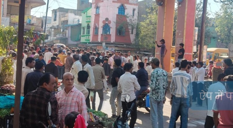 BIG NEWS: मंदसौर के बासखेड़ी में बंजारा समाज के दो पक्षों में खूनी विवाद,एक महिला घायल,आक्रोशित ग्रामीणों ने किया शामगढ़ सब्जी मंडी के बाहर चक्काजाम,पढ़े खबर 