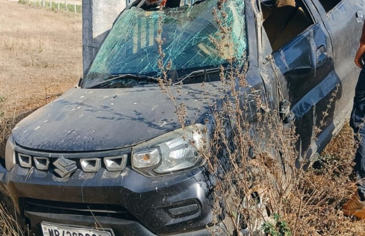 BREAKING NEWS: महू-नीमच हाईवे पर तेज रफ्तार का कहर,ओवरटेक करते समय अनियंत्रित होकर पलटी कार, युवक घायल, बस के CCTV में कैद हुआ पूरा हादसा, पढ़े खबर 