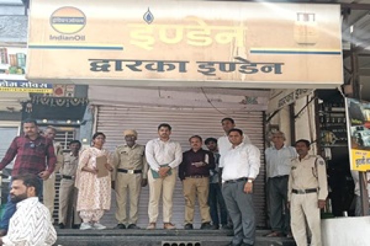 BIG NEWS: मंदसौर प्रशासन का गैस माफिया पर तगड़ा प्रहार,दोगुनी कीमत पर ब्लैक में बिक रहे थे सिलेंडर, द्वारका इण्डेन एजेंसी पर छापा… मौके पर ही सील!”, पढ़े खबर