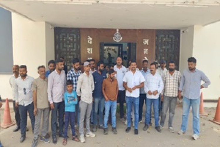 BIG NEWS: डासिया गांव में फूटा बवाल, झूठे SC/ST केस के आरोपों से भड़का जनाक्रोश, मानसिक रोगी तक को बनाया आरोपी, मारपीट के बाद उल्टा केस दर्ज करने का आरोप, पूरे गांव ने एकजुट होकर SP से लगाई न्याय की गुहार, पढ़े खबर