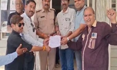 BIG NEWS: खड़गे के बयान पर भड़का गुस्सा, नीमच में हिंदू संगठनों का थाना घेराव, गिरफ्तारी की मांग से गरमाई सियासत,पढ़े पवन राव शिंदे की ये खबर