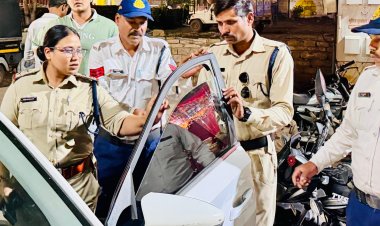 BIG NEWS: नीमच में ट्रैफिक का कड़ा शिकंजा, काली फिल्म वालों पर सीधी कार्रवाई, नाबालिग चालकों के परिजनों को बुलाकर दी सख्त चेतावनी, 44 चालान से वसुले ₹15,400, पढ़े खबर