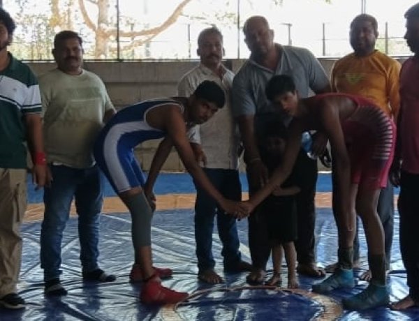 NEWS: नीमच के अखाड़े में गूंजा ऐतिहासिक दंगल, फ्रीस्टाइल कुश्ती में 6 पहलवानों ने मचाया तहलका, तो ग्रीको-रोमन शैली में इन्होंने दिखाया दम,अब सागर में होगा मुकाबला,पढ़े खबर