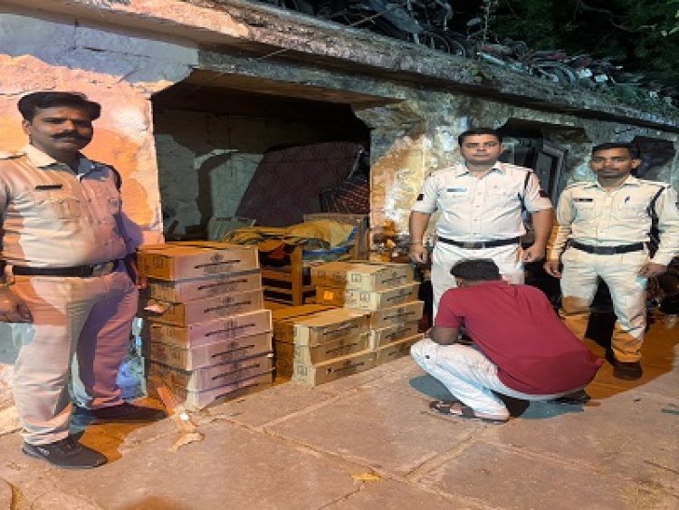 BIG NEWS: मंदसौर में शराब माफियाओं पर पुलिस का बड़ा वार, कोतवाली की गुप्त दबिश में 15 पेटी अवैध देशी शराब जब्त,आरोपी रंगेहाथ गिरफ्तार, पढ़े खबर