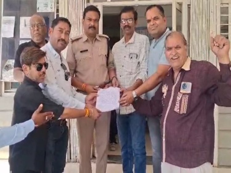 BIG NEWS: खड़गे के बयान पर भड़का गुस्सा, नीमच में हिंदू संगठनों का थाना घेराव, गिरफ्तारी की मांग से गरमाई सियासत,पढ़े पवन राव शिंदे की ये खबर