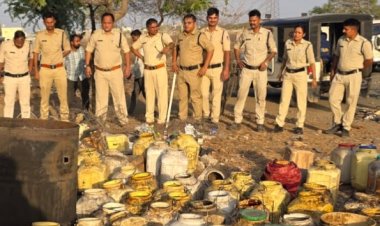 BIG NEWS : मंदसौर आबकारी का एक्शन, बानीखेड़ी में अवैध शराब फैक्ट्री पर छापा, 30 लीटर कच्ची शराब,1500 KG महुआ लहान और भट्टी सामग्री जब्त, पढ़े खबर