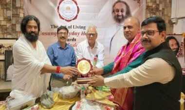 NEWS : उज्जैन में अनसंग एवरीडे हीरोज अवॉर्ड समारोह संपन्न, नीमच के कमलाशंकर विश्वकर्मा हुए सम्मानित, सांस्कृतिक प्रस्तुतियों ने बांधा समां, इस कार्यक्रम में आर्ट ऑफ लिविंग की रही अहम भूमिका, पढ़े खबर