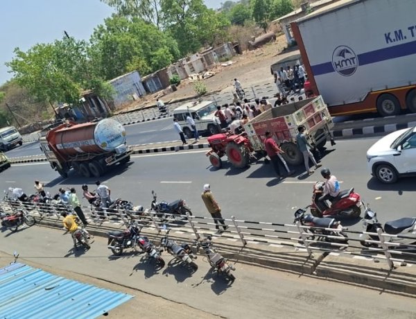 BIG NEWS : महू-नीमच हाईवे पर दर्दनाक हादसा, ट्रक और बाइक की भिड़ंत में युवक की मौत,चौपाटी क्षेत्र में दोपहर को हुआ भीषण सड़क हादसा, ट्रक में फंसे शव को मशक्कत के बाद निकाला गया,पढ़े ये खबर