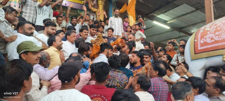 NEWS: खंभा फाड़ प्रकट हुए भगवान नरसिंह, बद्रीविशाल मंदिर में उमड़ा आस्था का सैलाब, हजारों श्रद्धालुओं ने किए दिव्य दर्शन, गूंज उठा पूरा मनासा, पढ़े खबर