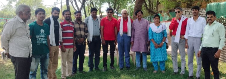 BIG NEWS: मजदूरों का फूटा गुस्सा!” मई दिवस पर नीमच में सीटू का बड़ा प्रदर्शन, सरकारी नीतियों के खिलाफ उठी बुलंद आवाज, गांधी वाटिका बनी संघर्ष का मैदान