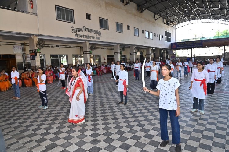 NEWS : नीमच की बेटियों ने दिखाया शौर्य, अपने साहस का किया हैरतअंगेज प्रदर्शन, कुछ यूं चलाई लाठी और तलवार, सीखे आत्मरक्षा के गुर, भारत विकास परिषद का आत्मरक्षा शिविर ऐतिहासिक सफलता के साथ संपन्न, पढ़े खबर