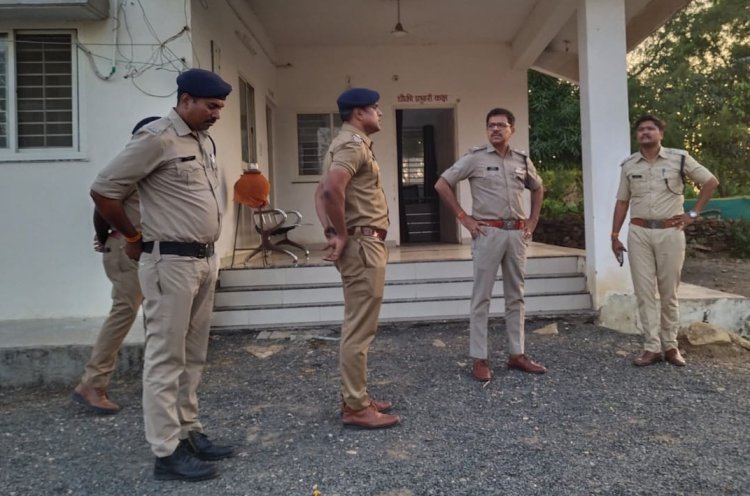 BIG NEWS : थानों और चौकियों का औचक निरिक्षण करने पहुंचे पुलिस कप्तान राजेश व्यास, फाइलों का किया अवलोकन, तो CCTV कैमरों की स्थिति को देखा, रात्रि गश्त और चैकिंग पॉइंट को लेकर दिए ये निर्देश, पढ़े खबर
