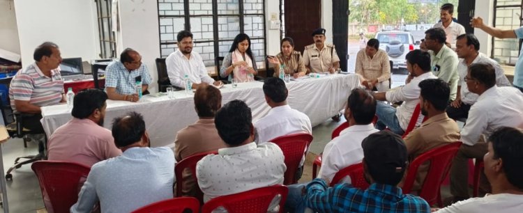 NEWS: त्योहार से पहले रामपुरा थाना परिसर में हुई अहम बैठक, शांति और सुरक्षा को लेकर बनी रणनीति, पढ़े खबर