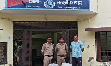 BIG NEWS: स्कूटी पर सवार था नशे का कारोबारी... पुलिस को देखते ही उड़ गए होश! तलाशी में निकली एमडी और डोडाचूरा की खेप, पूछताछ में खुला तस्करी के पूरे नेटवर्क का काला खेल, दो गिरफ्तार, एक फरार, पढ़े खबर
