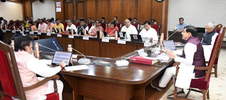 BIG NEWS: MP सरकार का बड़ा तोहाफ!ग्रामीणों की मौज,बिना स्टाम्प ड्यूटी के मिलेगी घर की असली ओनरशिप,तो स्कूली बच्चों को मिलेगी रेडीमेड यूनिफॉर्म,करोडों के विकास कार्यों को मिली मंजूरी,पढ़े ये खबर