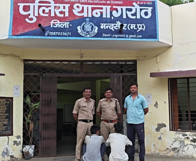 BIG NEWS: स्कूटी पर सवार था नशे का कारोबारी... पुलिस को देखते ही उड़ गए होश! तलाशी में निकली एमडी और डोडाचूरा की खेप, पूछताछ में खुला तस्करी के पूरे नेटवर्क का काला खेल, दो गिरफ्तार, एक फरार, पढ़े खबर