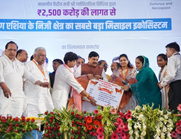 BIG NEWS: अभी तो सिर्फ एक बटन दबा है... लेकिन आने वाले दिनों में यही फैसला दुश्मनों की रातों की नींद उड़ाएगा! शिवपुरी में 2500 करोड़ की मेगा डिफेंस फैक्ट्री में बनेंगी घातक मिसाइलें, 5 हजार युवाओं को मिलेगा रोजगार, भारत की ताकत में जुड़ेगा नया अध्याय, पढ़े खबर