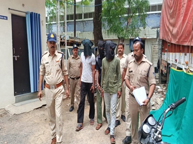 BIG NEWS: रवि माली हत्याकांड का सनसनीखेज खुलासा! भाई की हत्या का बदला लेने के लिए रची गई खूनी साजिश, पिता को बनाया निशाना, मंदसौर पुलिस ने मुख्य आरोपी समेत 4 आरोपियों को दबोचा", पढ़े खबर