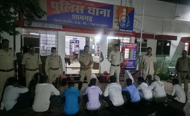 BIG NEWS: 'ऑपरेशन ऑल आउट' से कांपा मंदसौर, 38 पुलिस टीमों और 450 जवानों ने एक रात में तोड़ी अपराधियों की कमर, 2 इनामी तस्कर और 125 वारंटी गिरफ्तार सहित किया डोडाचूरा जब्त, पढ़े खबर