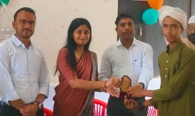 NEWS: स्वतंत्रता दिवस पर मनासा में गूंजे देशभक्ति के तराने, नन्हे-मुन्ने बच्चों ने दिखाई प्रतिभा; SDM, तहसीलदार और CMO ने बढ़ाया हौसला, शील्ड देकर किया सम्मानित, पढ़े खबर