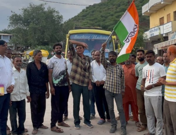 NEWS: दतिया फतह का जश्न रतनगढ़ में गूंजा, कांग्रेस कार्यकर्ताओं ने आतिशबाजी कर बांटी मिठाई, पढ़े खबर