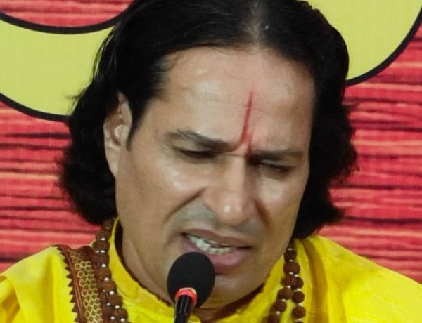 NEWS: "आज की संतानें संपत्ति बांट रही, श्रीराम-भरत ने बांटी थी विपत्ति" — श्री गिरधर स्वामी का मार्मिक संदेश, पढ़े खबर