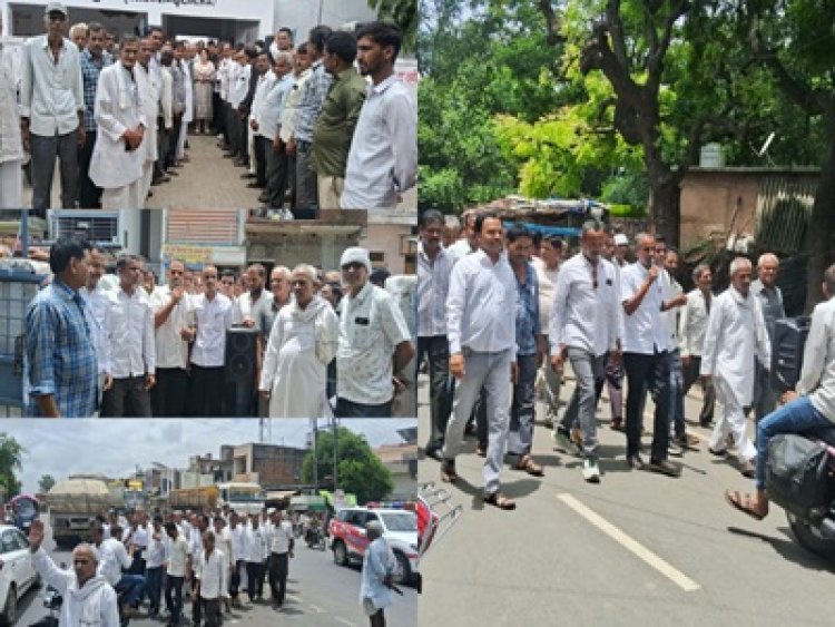 BREAKING NEWS: तीन साल से बीमा राशि का इंतजार... अब फूटा किसानों का गुस्सा!  मल्हारगढ़ तहसील का घेराव, मुख्यमंत्री के नाम सौंपा ज्ञापन; बोले- 80% फसल खराब हुई, मुआवजा मिला लेकिन बीमा आज तक नहीं, पढ़े खबर
