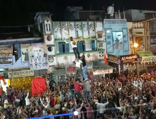NEWS: आधी रात गूंजा ‘जय कन्हैया लाल की’... 21 फीट ऊंची मटकी पर चढ़े गोविंदा, कचुमुरिया भोई समाज ने मारी बाजी, पढ़े खबर