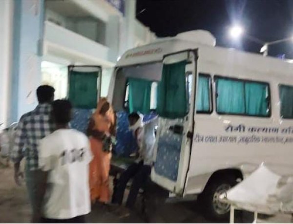 BIG NEWS : मनासा में आधी रात भीषण हादसा, सावलिया जी दर्शन को निकले श्रद्धालुओं की ईको को पिकअप ने मारी जोरदार टक्कर, महिला समेत 6 घायल, 2 गंभीर, चालक फरार, पढ़े खबर