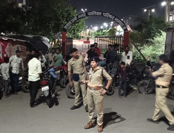BREAKING NEWS: नागदा में पुलिस ने कस दिया शिकंजा, चौराहों पर अचानक बढ़ी सख्ती… संदिग्धों से पूछताछ, बदमाशों की भी हुई जांच, पढ़े खबर