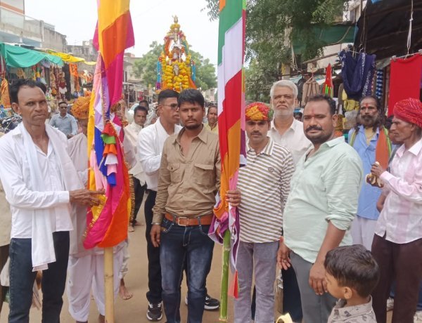 NEWS: जय बाबा री के जयकारों से गूंज उठा चीताखेड़ा, जगह-जगह हुआ बाबा रामदेव जी की सवारी का स्वागत, पढ़े खबर