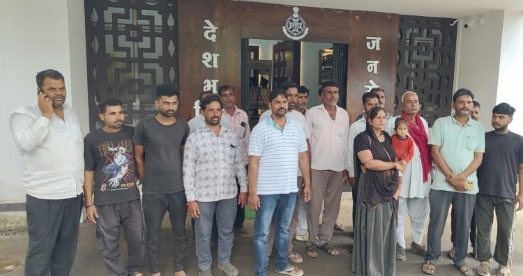 BREAKING NEWS: दूसरी शादी रोकने पहुंची पत्नी, गांव में हालात हुए बेकाबू; पत्थरों से वाहन क्षतिग्रस्त करने का आरोप, एसपी से शिकायत, पढ़े खबर