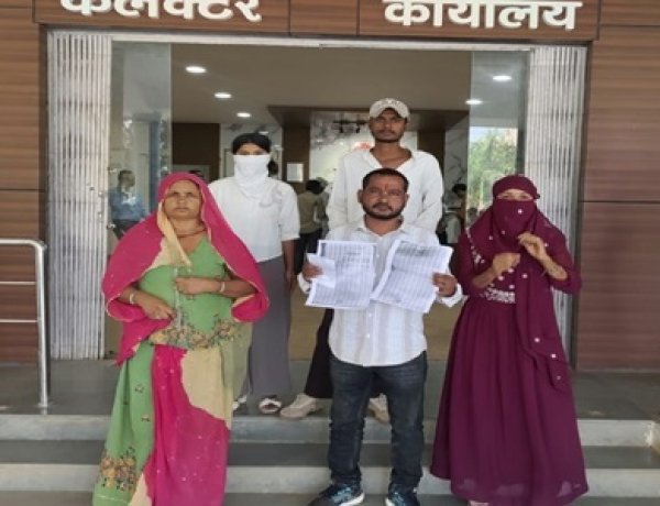 BIG NEWS: नाबालिक बेटियों की शादी से किया इनकार तो बदल गया माहौल! ‘उठाकर ले जाएंगे’ से ‘जान से मारने’ तक की मिली धमकी, चीताखेड़ा की माँ ने कलेक्टर के दरबार मे सुनाई दर्दभरी दास्तान, पढ़े खबर